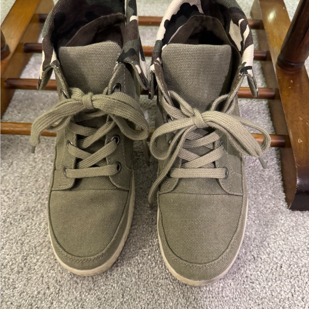 Green High-Top Sneakers with Camo Accents